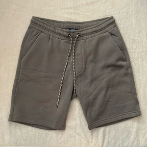 Essex Crossing Grey Shorts Men’s Size Medium